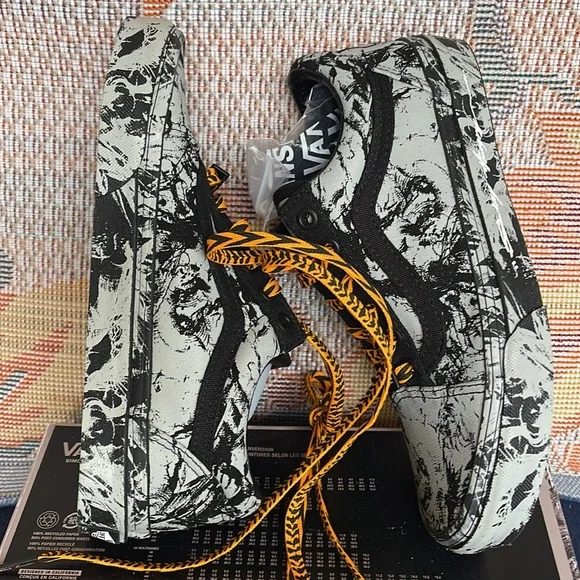 Vans WMNS Old Skool
Year Of The Tiger Black/Gray
VN0A3WKTN42
Sneakers - Picture 12 of 16